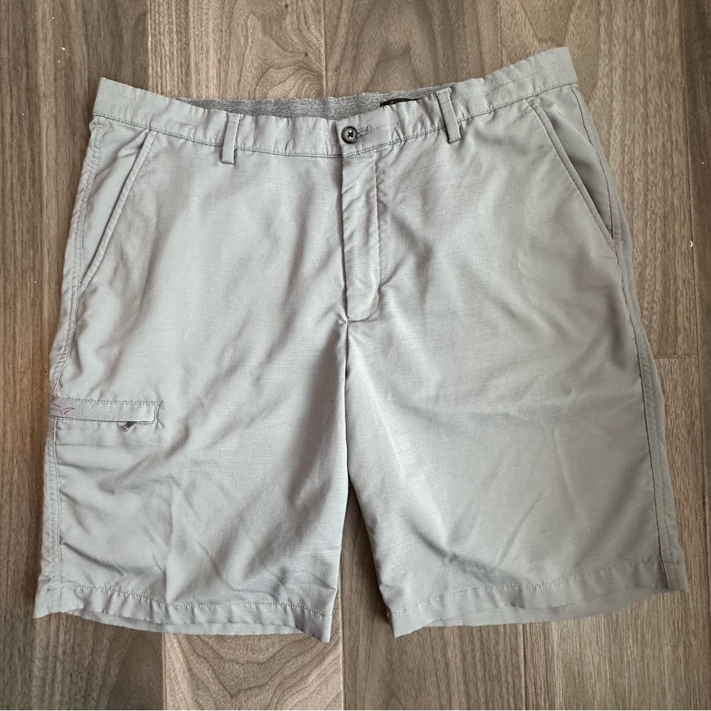 Greg Norman Shorts Men’s Size 36